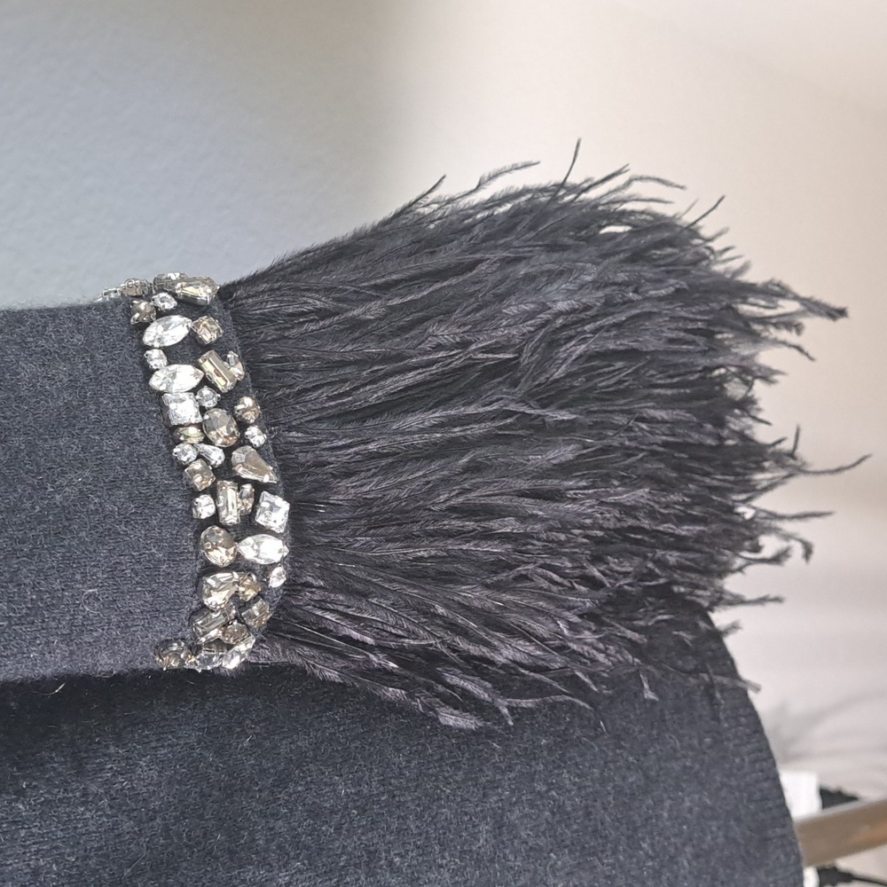 Neiman Marcus Cashmere Sweater Gray Embellished Ostrich Feathers Size Medium - Picture 5 of 16